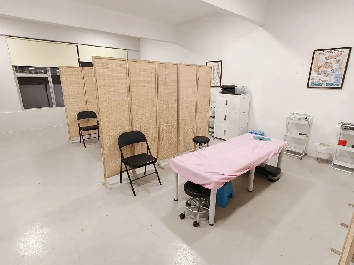A prepared therapy bed inside the Armos centre